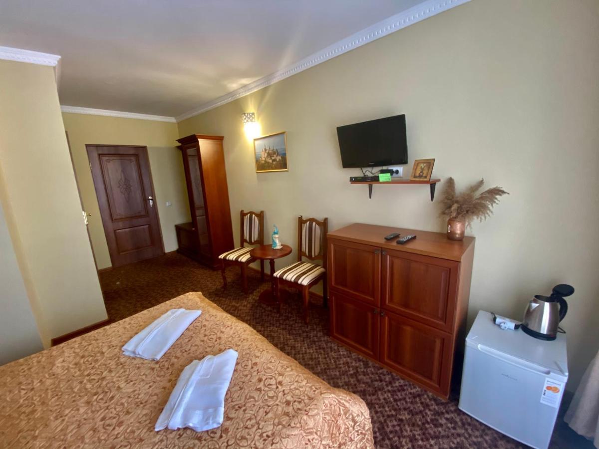 Hotel Three Korony Skhidnytsia Exterior photo