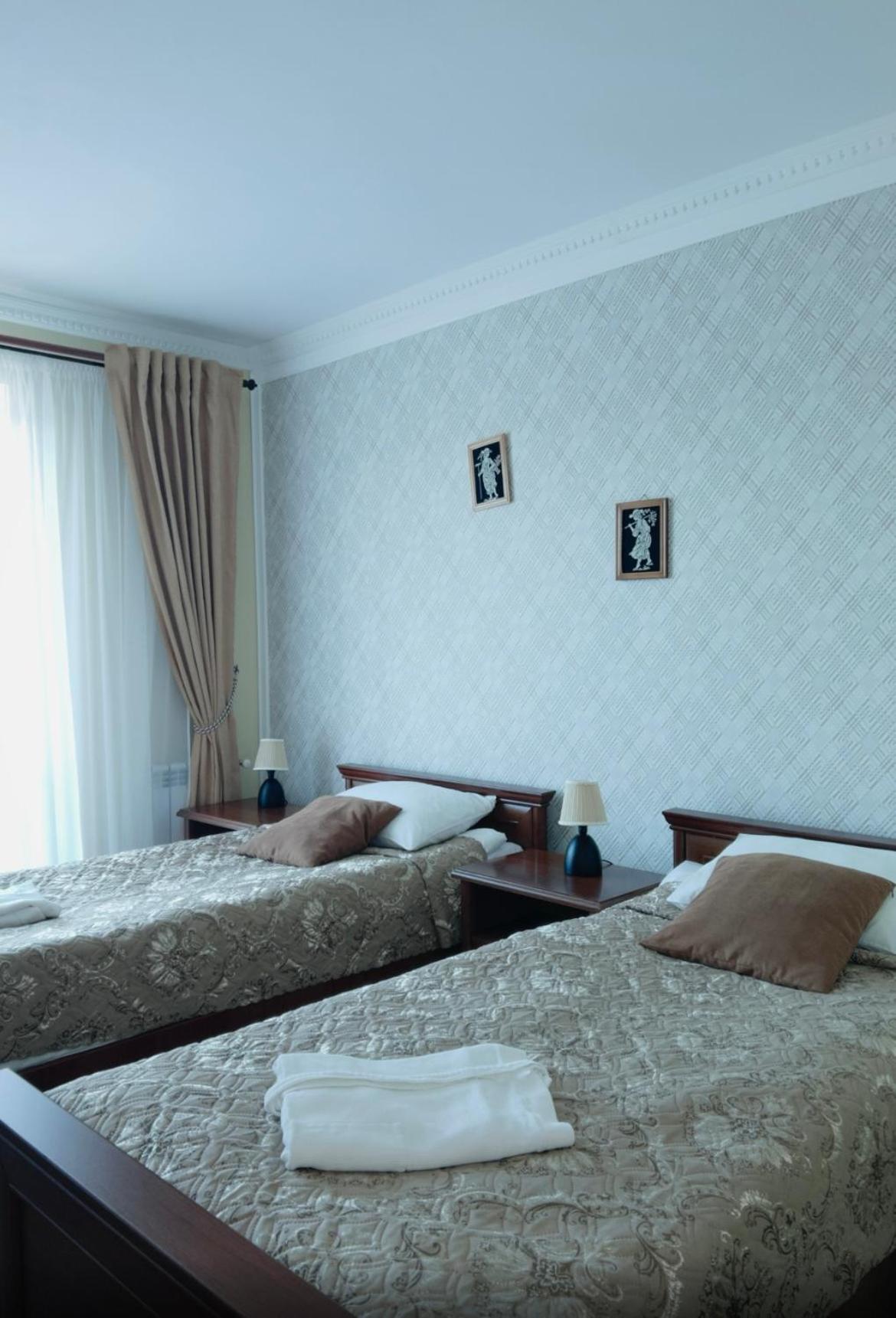 Hotel Three Korony Skhidnytsia Exterior photo